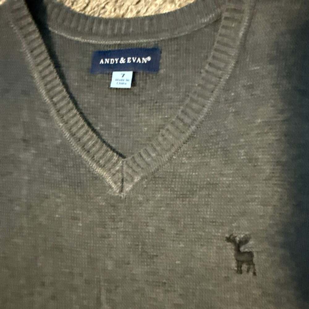 Andy & Evan Sweater Size 7 Gray V-Neck Deer Logo